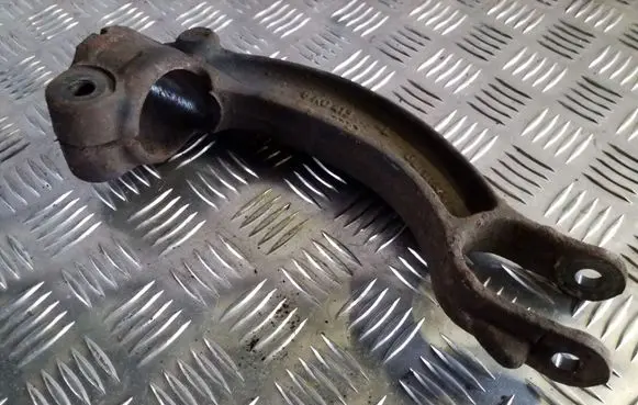 Audi A6 C7 Lower shock absorber bracket 8K0413L