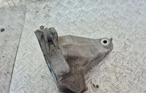 Mercedes-Benz SLK R172 Engine mounting bracket A2712231204