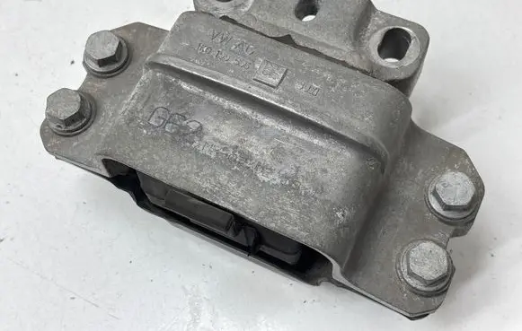 Volkswagen PASSAT B8 USA Gearbox mount 1K0199555
