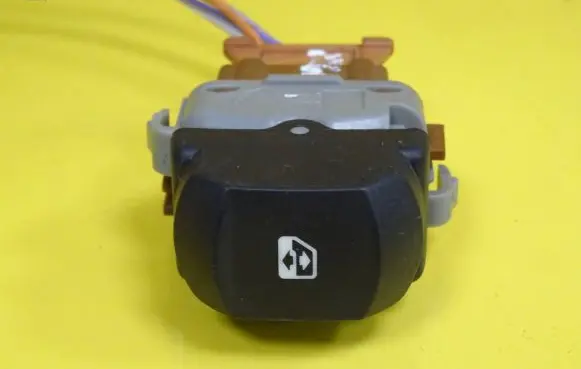 Renault Megane II Electric window control switch 28082