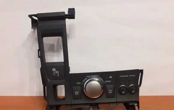 Lexus CT 200H Center console 75H281 2783