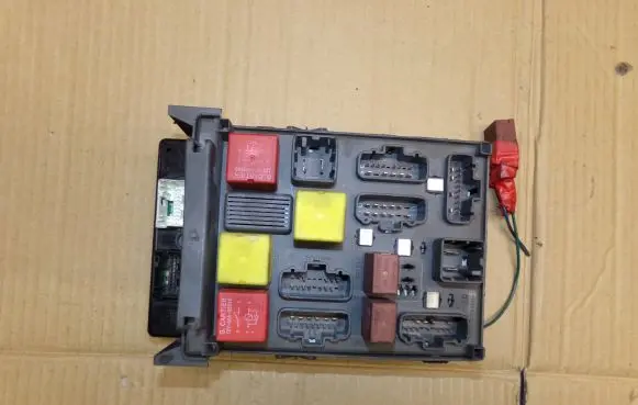 Renault Espace - Grand espace IV Fuse module 8200301377