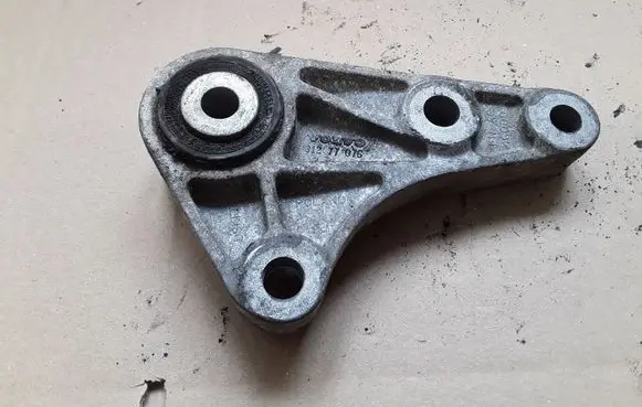 Volvo V40 Engine mounting bracket 31277076