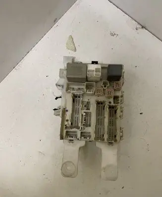 Toyota RAV 4 (XA30) Fuse module 8273042020