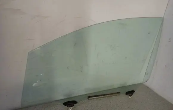 Toyota Verso Sliding door window/glass 
