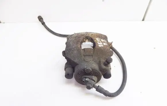 Volkswagen Jetta V Front brake caliper