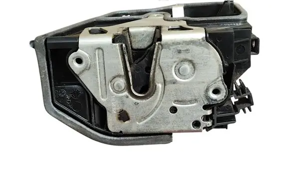 BMW 1 E81 E87 Front door lock 7202149