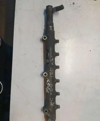 Volvo XC90 Fuel main line pipe 30622085