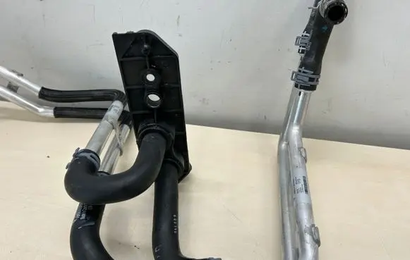 Porsche Cayenne (92A) Engine coolant pipe/hose 7P5815673 7P5815674 7P5819371