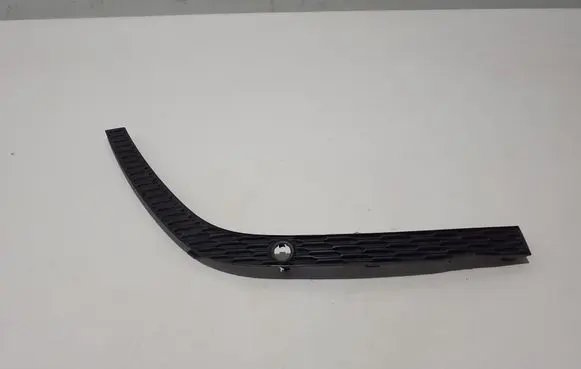 Audi Q8 Rear bumper trim bar molding 4M8807823B