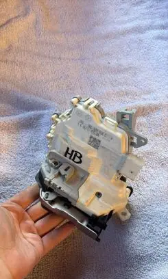 Audi A4 S4 B8 8K Rear door lock 8K0839016C