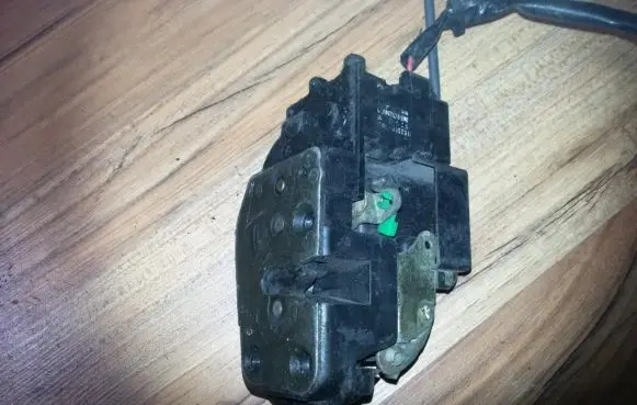 Mazda Xedos 6 Front door lock