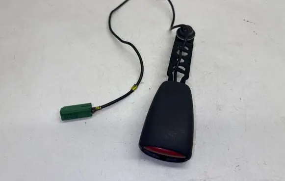 Volvo XC90 Front seatbelt buckle 615580