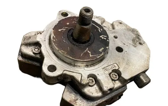 BMW 5 E60 E61 Fuel injection high pressure pump 7798333 0445010146