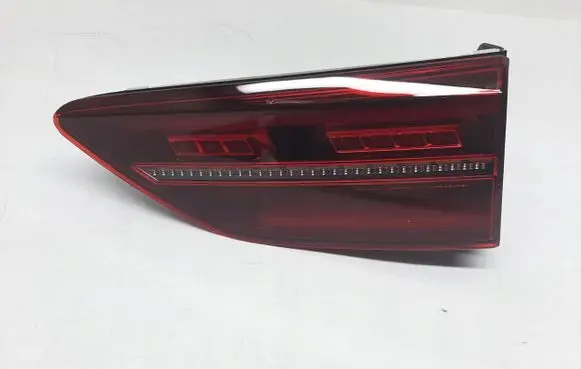 Volkswagen Golf VIII Tailgate rear/tail lights 5H0945308