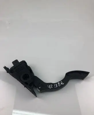 Volvo V40 Accelerator throttle pedal 31280597