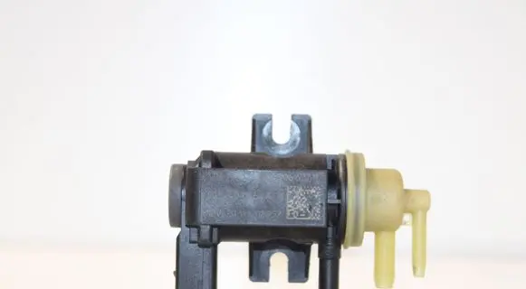 Volkswagen Golf VI Turbo solenoid valve 1K0906627B
