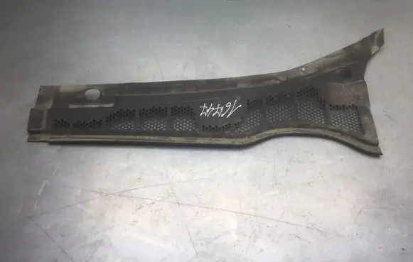 Volkswagen Polo Wiper trim 6N1819415 104670