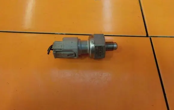 Volvo S60 Fuel pressure sensor 31303497