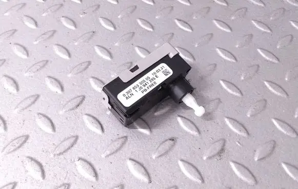 Headlight level adjustment motor