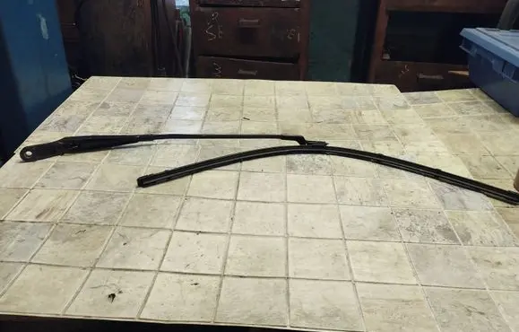 Peugeot 5008 Windshield/front glass wiper blade 9683098980