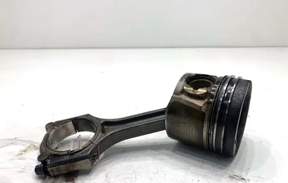 Hyundai Tucson TL Piston with connecting rod D4FD