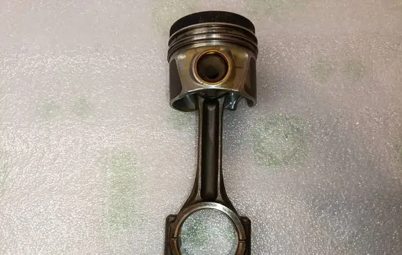 Volkswagen Touran III Piston with connecting rod 04L107065AM 04L107065R 04L105401A