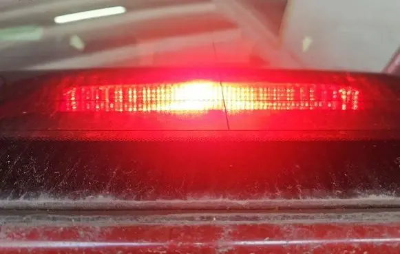 Third/center stoplight