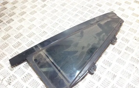 Volvo XC90 Rear vent window glass 31352994 43R00092
