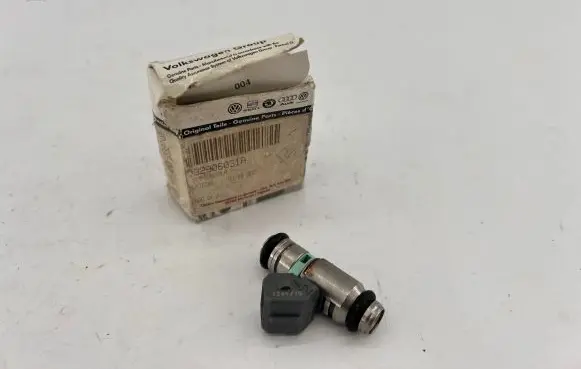 Volkswagen Caddy Fuel injector 032906031A