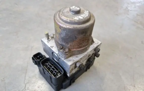 Mitsubishi Pajero Sport I ABS Pump MR955425