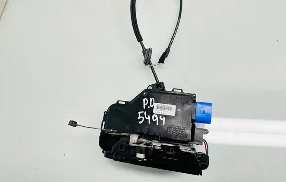 Volkswagen Touran II Front door lock 3D1837016AQ