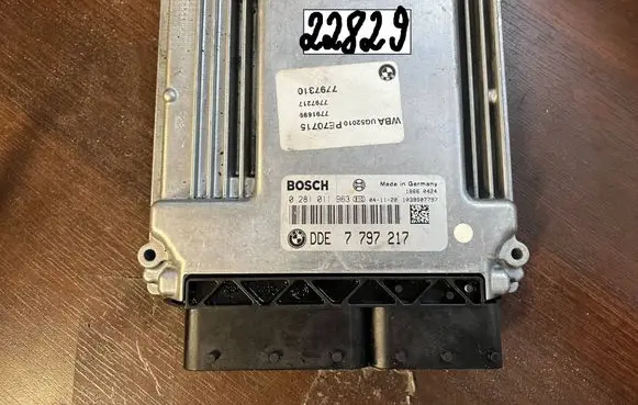 BMW 3 E90 E91 Engine control unit/module 7797217 0281011963