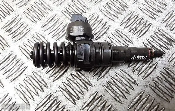Skoda Octavia Mk2 (1Z) Fuel injector 038130073ag 0414720215