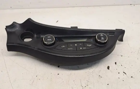 Toyota Yaris Climate control unit 75F206