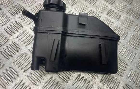 Power steering fluid tank/reservoir