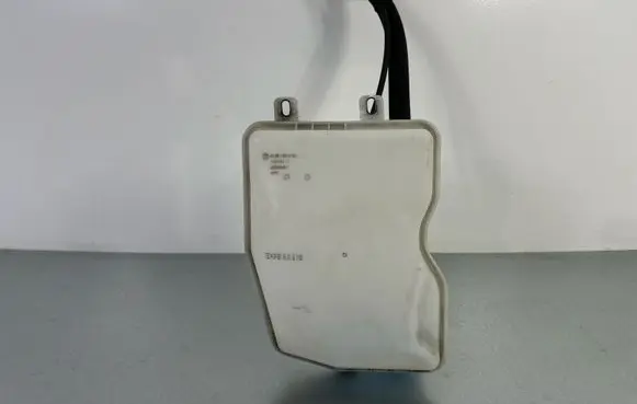BMW X1 F48 F49 Windshield washer fluid reservoir/tank 10543512