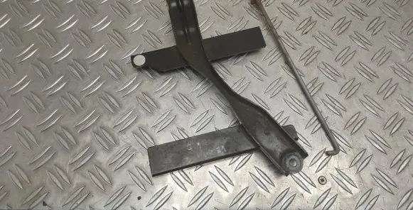 Toyota Verso Battery bracket 