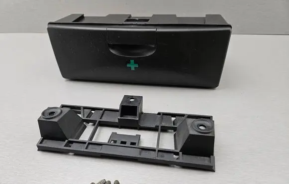BMW X3 E83 First aid kit 7045018 52107045018 7044958