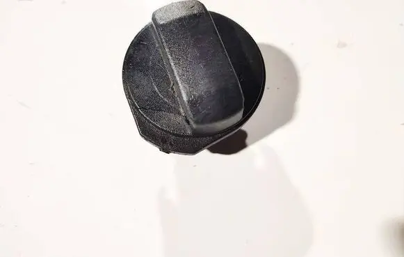 Audi A4 S4 B5 8D Fuel tank filler cap 