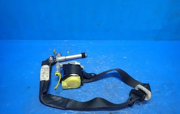 Mazda 3 II Front seatbelt