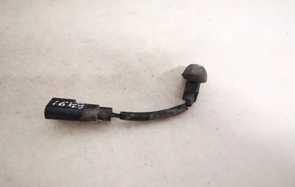 Ford Focus Windshield washer spray nozzle xs4117666a