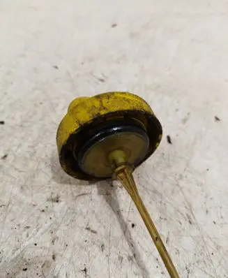Nissan Qashqai+2 Oil level dip stick 