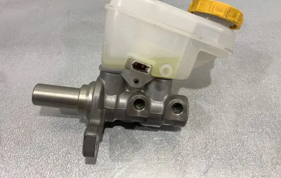 Subaru Forester SK Master brake cylinder FJ130
