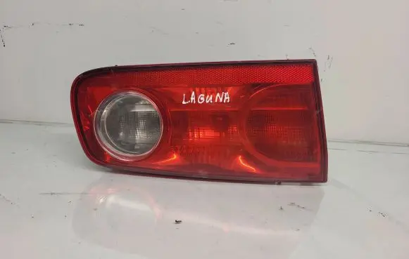 Tailgate rear/tail lights
