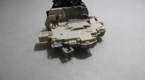Audi A4 S4 B7 8E 8H Front door lock