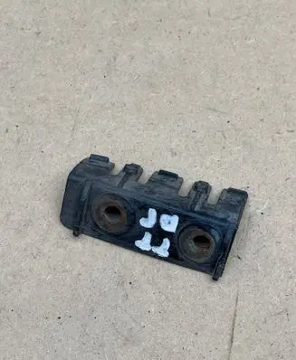 Audi TT TTS Mk2 Fender mounting bracket 8J0853922