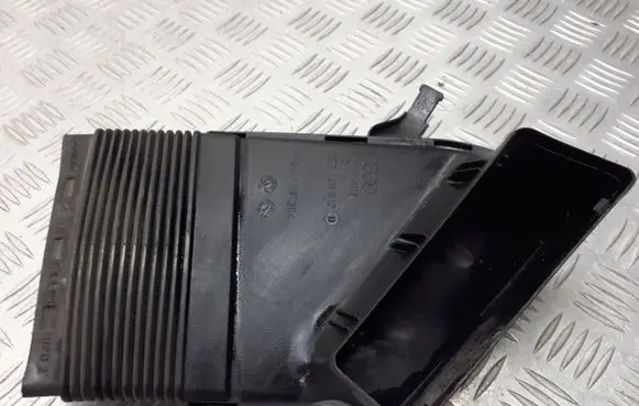 Audi A4 S4 B6 8E 8H Intake resonator 8E0129617