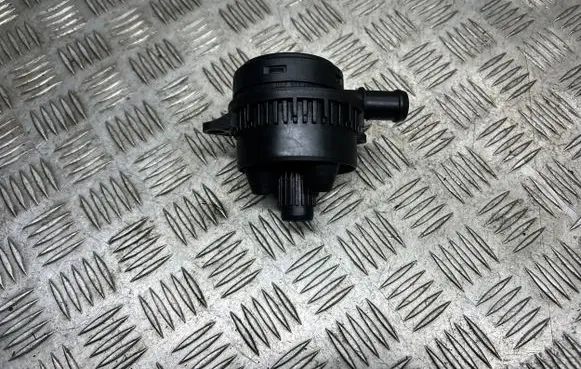 Audi A8 S8 D3 4E Breather/breather pipe/hose 057103495