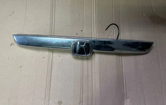 Honda CR-V Trunk door license plate light bar 74890SWWE012C1 74890SWWE112M1